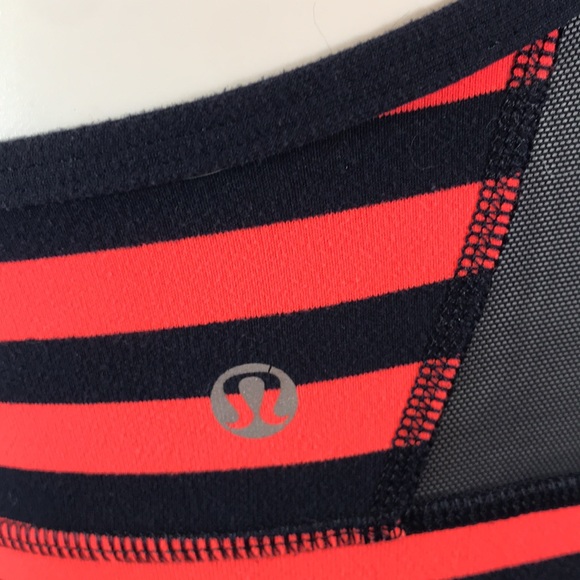 π Lululemon Flow Y Stripes Sports Bra - Picture 5 of 15